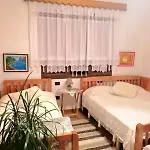 펜션 Ademaj